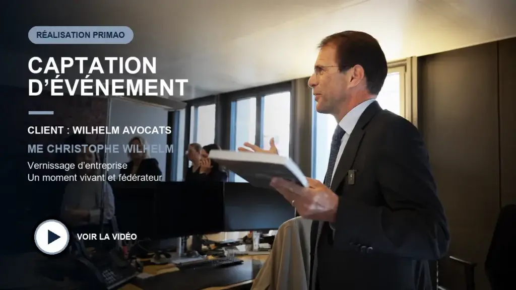 Me Christophe Wilhelm prenant la parole lors d’un vernissage capté en vidéo par PRIMAO